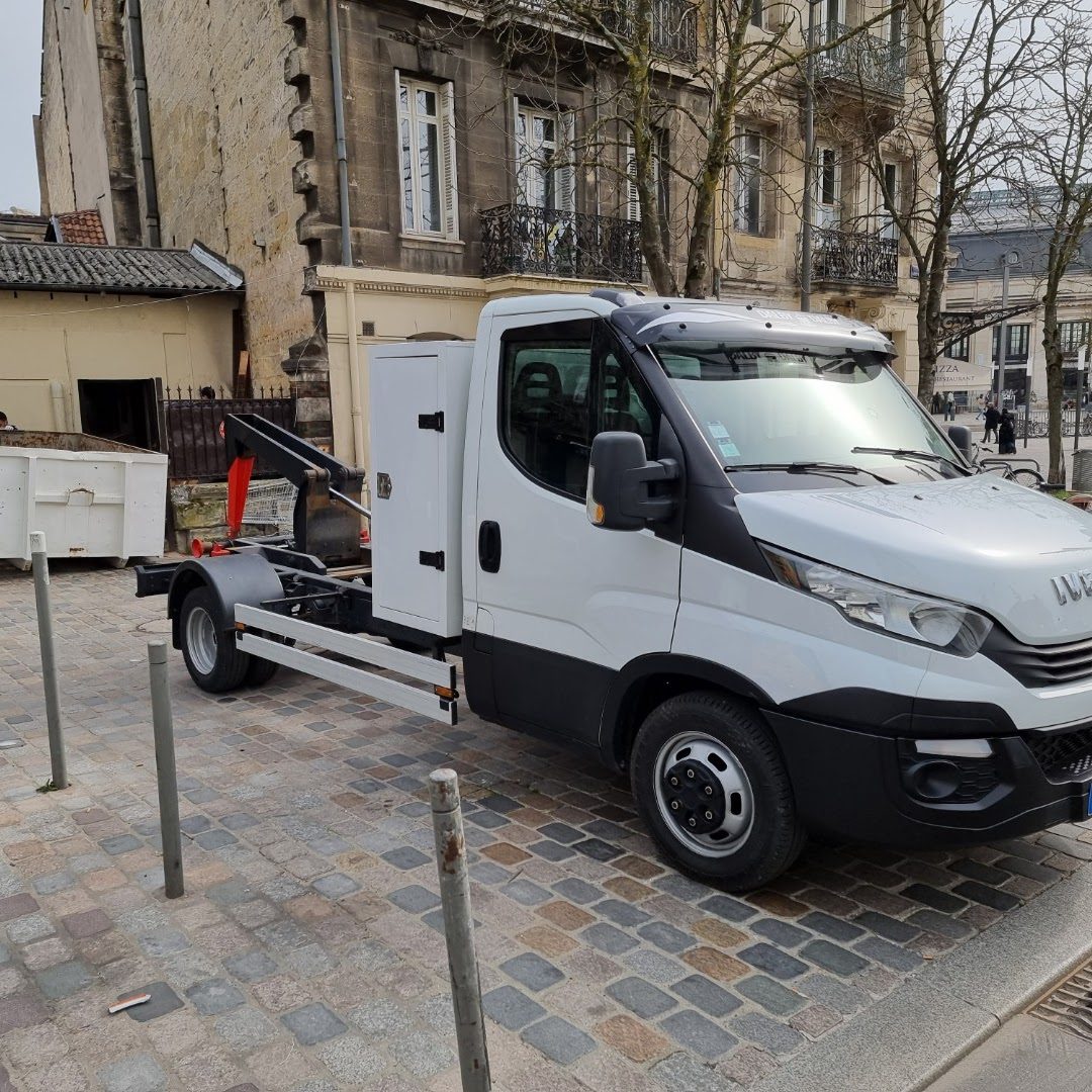 Location de benne à Cenon (33150) — camion benne en Gironde