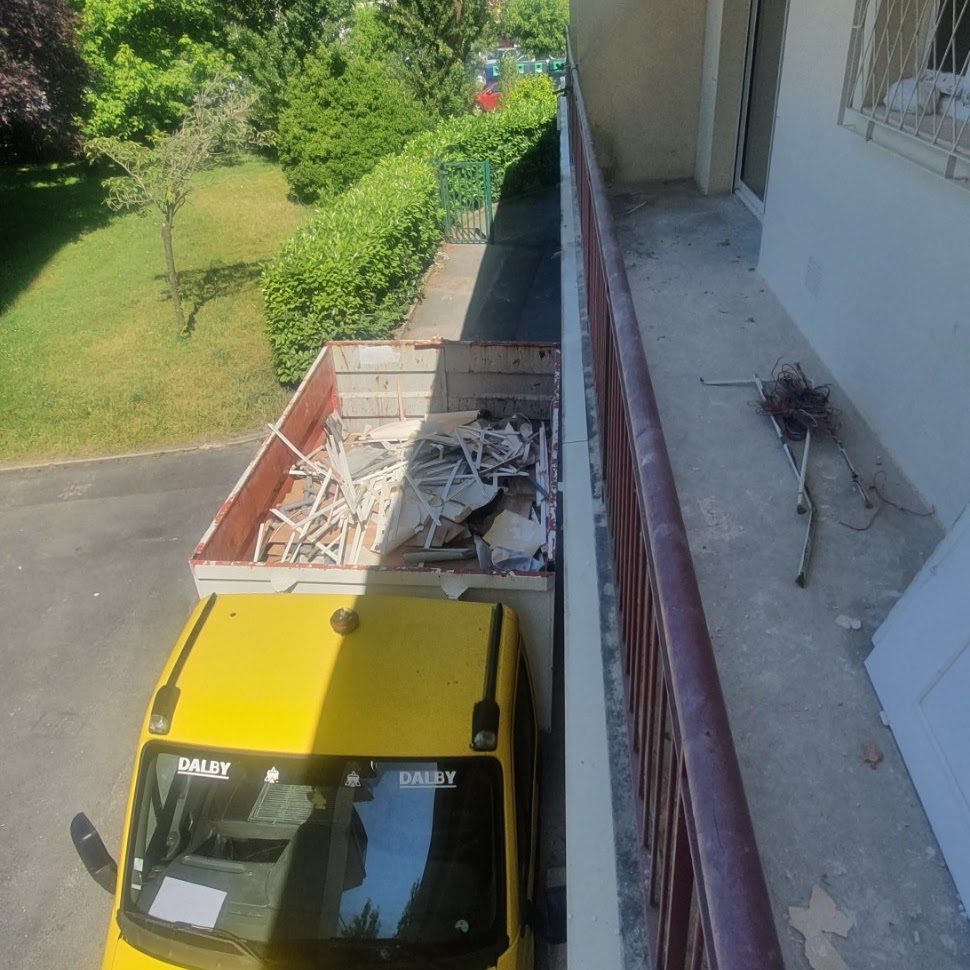 Location de benne à Saint-Médard-en-Jalles (33160) — camion benne en Gironde