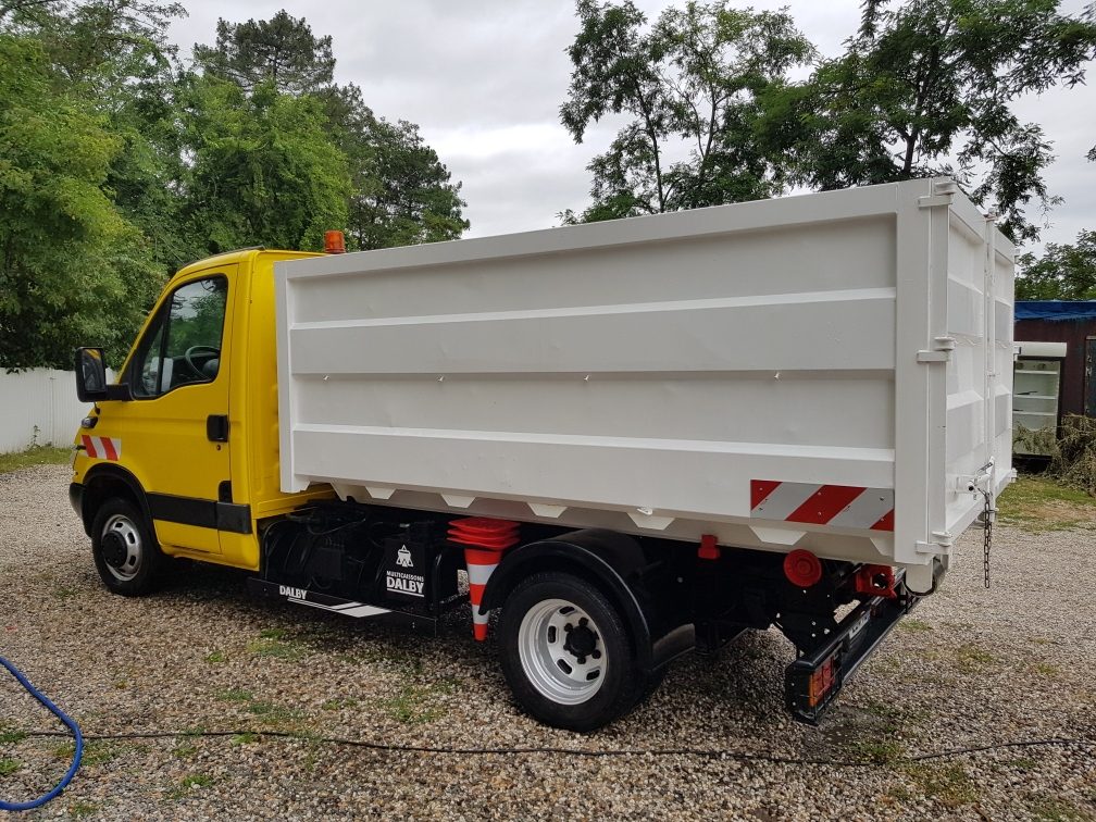 Camion de location de benne à Bordeaux avec benne 10 m³